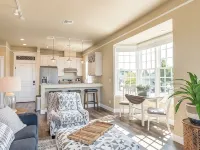 “Inn on the Harbor” Stunning sunsets, centrally located, cozy getaway! Hotels in Blaine