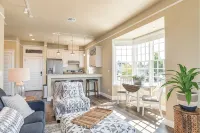 “Inn on the Harbor” Stunning sunsets, centrally located, cozy getaway!