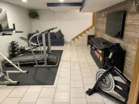 King Estate with attached Mid-Century Apartment & Gym. - Bungalows