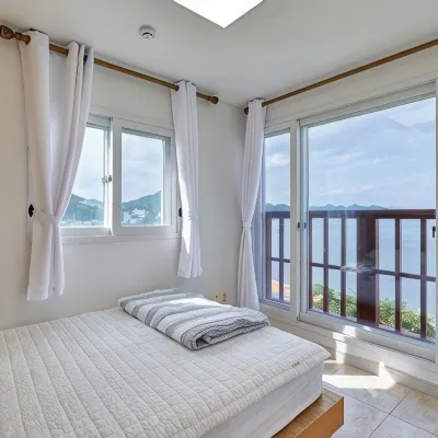 Geoje Beach House โรงแรมใกล้สะพานเชื่อมปูซาน-เกาะเจ
