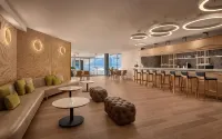 Hilton Rijeka Costabella Beach Resort & Spa - bar