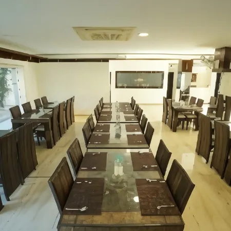 Hotel Varay Express
