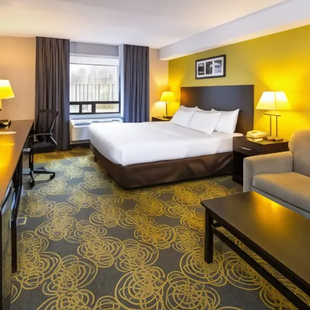 Comfort Hotel & Suites