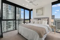 KoKo NEW! Guest Favorite Views, stylish, pool - Apartments