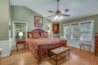 Highlands Hideaway Two Blocks from Main Street