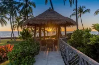 Ultra private oceanfront gated compound with pool & spa just minutes from town. - 4 stjerner