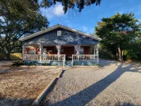 Beach house 3BR/3.5BA 5 minute walk to bay with extra parking for a boat/RV - 2 stjerner