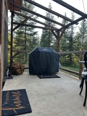 Cozy Cabin Retreat in Spirit Lake- Your Getaway to Adventure!