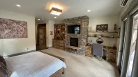 Luxurious Estate among the Pines w/ Hot Tub, EV Charger & so much MORE! - บังกะโล