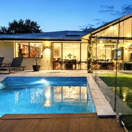 Zig ZAG Retreat - Perth Hills Home with Stunning Views and Infinity Pool
