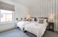 Amberley House - with Hot Tub + Free Parking - Jacuzzi