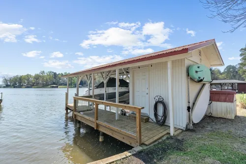Sleeps 7, Firepit, 2 Kayaks, Big Water + More! - 3 tähden
