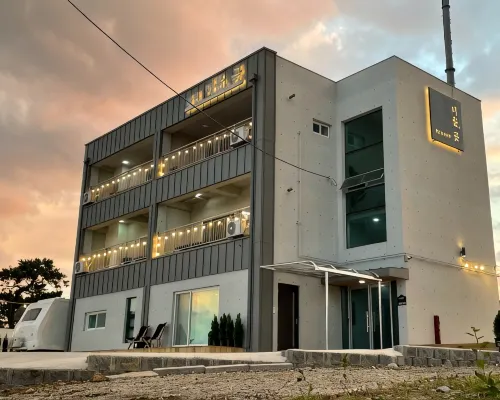 Ulsan Mulmukgot Pension Caravan Hotels near Ganjeolgot