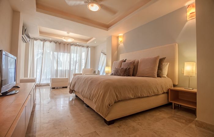 Perfect surfer getaway and family friendly beachfront condo