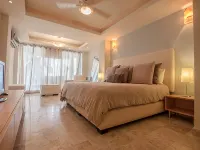 Perfect surfer getaway and family friendly beachfront condo Hoteles en Punta de Mita