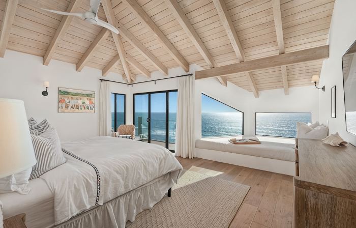 Oceanfront 3Bd Penthouse. Pool Spa Pickleball and a Short Walk to All!