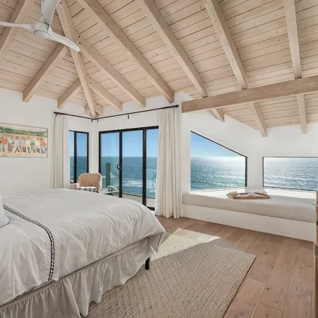 Oceanfront 3Bd Penthouse. Pool Spa Pickleball and a Short Walk to All!