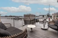 Spacious 120m2 Watervilla With Sauna Near Amsterdam And Schiphol. - 4-Star