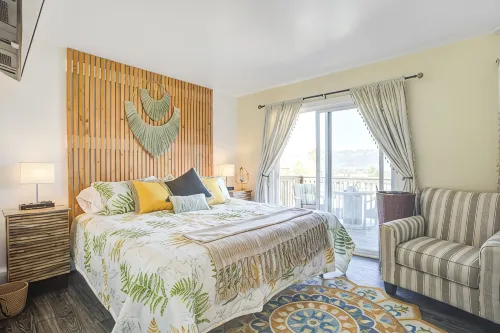 Centrally Located with 180° Mountain Range Views - Wifi