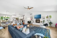 Desert Paradise with pool, mountain views and close to festivals, LIC#230224 - Gym