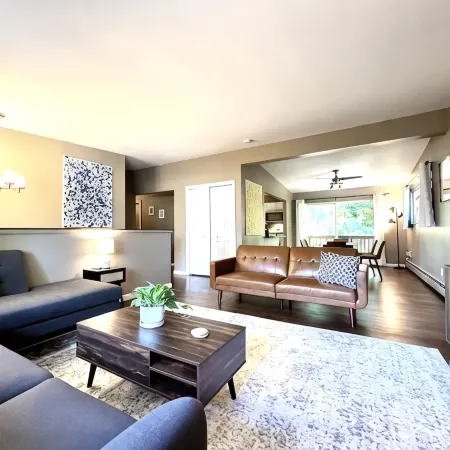 Cozy 3-Bedroom 1 Mile to Downtown & Michigan Stadium w/ Free Parking