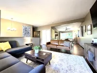 Cozy 3-Bedroom 1 Mile to Downtown & Michigan Stadium w/ Free Parking - شرفة