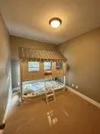 Modern Lakeshore Home! 2 minute drive to the beach! Community pool 3 houses away - Homestays