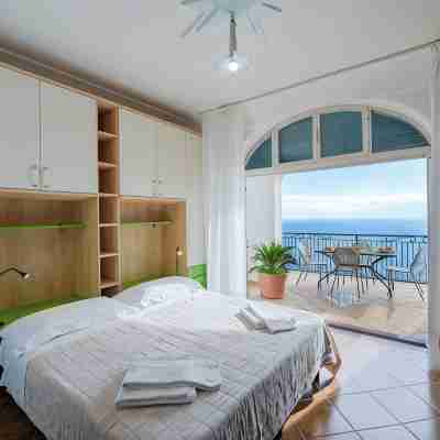 Raphael House, terrace with solarium and sea view Rooms