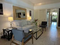 Remodeled Ground Floor Beach Condo with New A/C. KP #441, steps from the ocean! - 3 stjerner