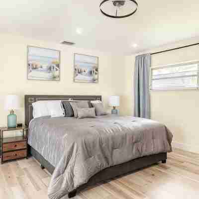 Family-Friendly 4Br 3BA Vacation Rental with Private Pool Near Hard Rock Casino Rooms