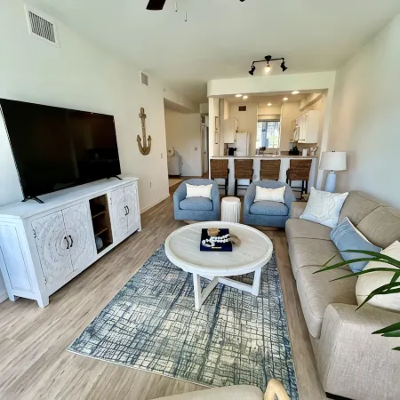 5 Star reviews! 1st floor coastal condo Pretty fountain views! Free Golf May-Oct