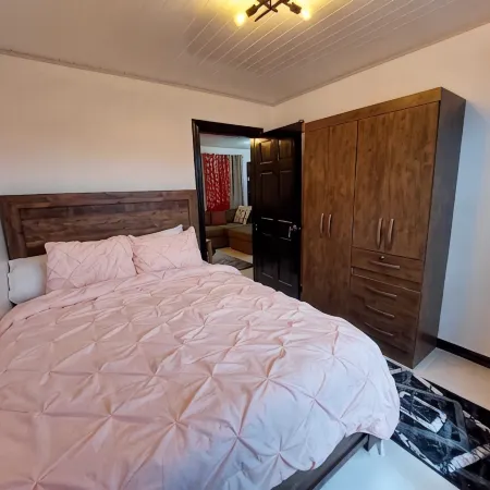 Cozy 2-bedroom apartment in central location with WiFi, AC