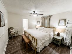 Get off-grid at lakefront Cabin at Sawmill Branch