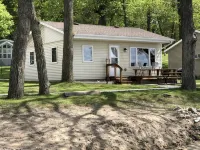 Lake Miltona, MN Weekly Rental Cabin is located right on the beach. - Alppimaja
