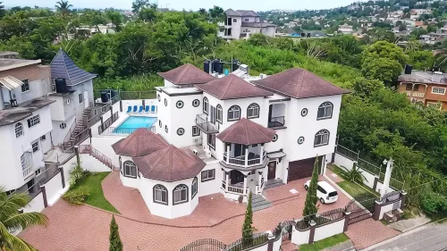 PERFECT FOR LARGE GROUPS-EXCELLENT LOCATION, MINUTES FROM EVERYTHING. - Bintang 2