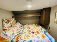 HideOut in The Highlands 15min from Skyline TrailWalking distance from Sunsets - 3-Star