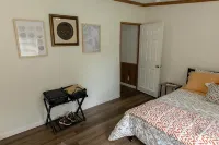 Quiet country living in a newly remodeled mobile home on 1.5 acres - 7 mi to MSU - WiFi