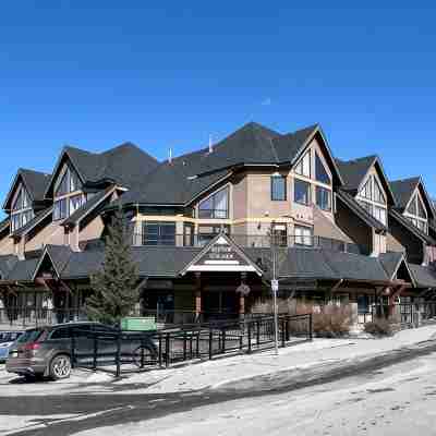 Spectacular Mountain Views! Unique & Rare End Unit 2 Storey Condo + 2 balconies! Hotel Exterior