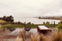 Coastal Calm | Luxe Stay with Views, Bath & Fire. - Apartments