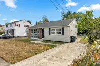 Cozy 3 Bedroom Glassboro Home - Homestays