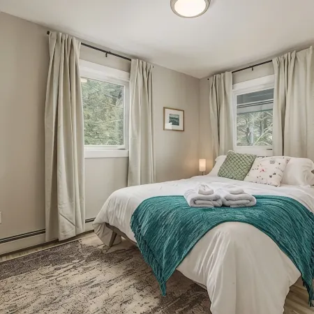 Beautiful 4-bedroom house - Walking distance to Downtown and Sea Life Center!