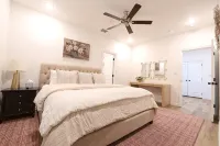 Cowboy's Condo/ Steps to Stadium