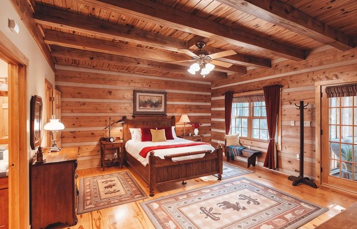 Modern luxury 4 Bedroom cabin with game room, hot tub, sauna and home theater