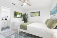 Pool Spa Eden • 12 Min to Beach • Private Fenced Yard • Relaxing Getaway