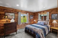 The Trout House- An Authentic Montana Cabin, Perfect for Yellowstone Adventures! - シャレー