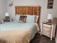 Driftaway Cabin 5 in Glenwood, AR Hotels in Glenwood