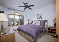 MINT Ski-in/Ski-out w/Mnt. Views, 3Bed 3Bath,with 2 Master on-suites, Highlands - 3-Star
