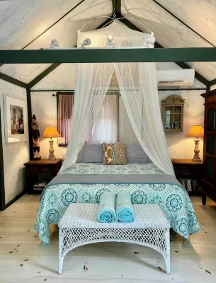 Fairy Tale Guest Cottage in Magic Garden by Pool - Country Houses