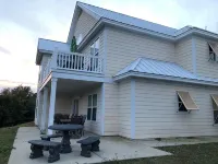 5 Bedroom, 4-1/2 Bath house sleeps 15. Beach access gated community in Surfside! - 피트니스 시설