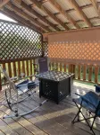 Cozy, Quiet Small Town Log Home. With Beautiful Mountain View. - Boutique